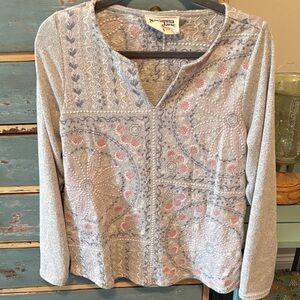 Savanna Jane Light Gray Long-Sleeve V-Neck Top with Pink Floral Accents.sz small